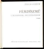 Pallai Sándor: Fémdíszmű. Lakásdíszek, divatékszerek. Bp., 1976, Műszaki Könyvkiadó. Második kiadás....