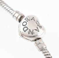 Ezüst(Ag) karkötő charmokkal, Pandora jelzéssel, bruttó: 30 g, h: 19 cm