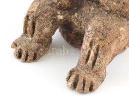 Prekolumbián maja stílusú szobor, égetett agyag, kopásokkal, apró lepattanásokkal, m: 20 cm