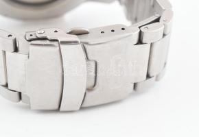 DeLorean DL02-1803 automata, kronográfos karóra. Fém tok, fém szíj, működő, jó állapot. Pót szemmel....