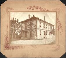 cca 1900-1910 Bp., Tisztviselőtelepi házunk (1089 Villám u. 29.), szecessziós kartonra kasírozott fotó, hátoldalán feliratozott, a karton kissé sérült, foltos, 25x22 cm