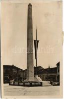 1943 Óbecse, Ó-Becse, Stari Becej; Hősök emlékműve és országzászló, Radoszavljevits Vladimir könyv és papírkereskedés üzlete, Imperial szálloda / military heroes monument and Hungarian flag, shop, hotel