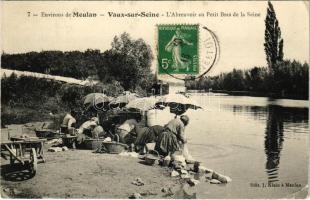 Vaux-sur-Seine (Meulan), lAbreuvoir au petit Bras de la Seine / women washing clothes. TCV card (EK)