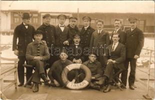 1924 MFTR (Magyar Királyi Folyam- és Tengerhajózási R.T.) TÁTRA oldalkerekes vontató gőzhajó legénysége / Hungarian steamships crew. H. Otto (Wien) photo (EK)