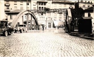 1934 Fiume, Rijeka; Susak / határhíd Olaszország és Jugoszlávia között, határőrök, automobilok, A. Venturini üzlete / border bridge between Italy and Yugoslavia, border guards, automobiles, shop of A. Venturini. photo (EM)