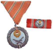 1957. Szolgálati Érdemérem zománcozott kitüntetés mellszalagon, szalagsávon, eredeti dísztokban T:1- NMK 618.