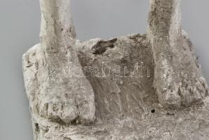 Anonim szobrász: Gondolkodó lány. Gipsz. Sérülésekkel, repedésekkel. m: 95 cm