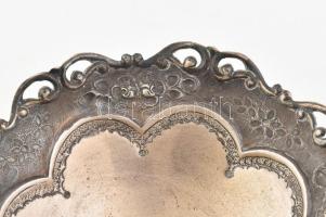 Ezüst (Ag) dísztálka. Jelzett. d: 17 cm, nettó: 137,6g