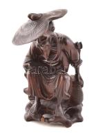 Öreg halász, vietnámi faragott ébenfa szobor, jelzés nélkül, középen sérült, repedéssel, m: 22 cm
