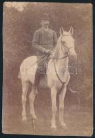 cca 1910 Kovács Iván lóháton, fotó, felületén törésnyom, 16,5×10,5 cm