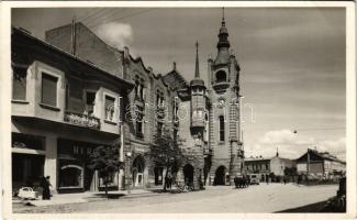 1942 Munkács, Mukacheve, Mukacevo; Városháza, üzletek / town hall, shops