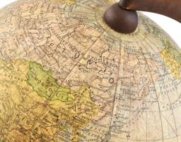 cca 1950-1960 Földgömb, 1 : 50.000.000, készítette: Fővárosi Neon Földrajzi Tanszerosztálya, fa állv...