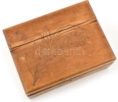 Vegyes bizsu tétel, Csorbató feliratos régi fadobozban, kopott, 16x22cm