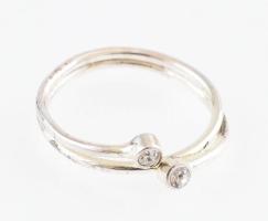 Ezüst(Ag) gyűrű két kővel, jelzés nélkül, méret: 44, bruttó: 1 g