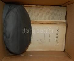 Vegyes kis bolhapiac tétel, benne: munkásőr sapka, 2db iskolai atlaz (magyar és orosz), Gr. Széchenyi István: Önismeret című könyve illetve 9db egyéb könyv