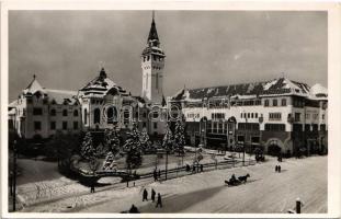 Marosvásárhely, Targu Mures; Városháza és Kultúrpalota télen, városi étterem és söröző, lovasszán, Székely és Réti üzlete. Körtesi felvétele / town hall and community center in winter, restaurant and beer hall, horse sled, shops