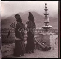 Holdvilág. Ladak arcképe. Szerk.: Simon Katalin. Szabó Zoltán fotóival. [Zalaegerszeg], 2002., Nap, ...