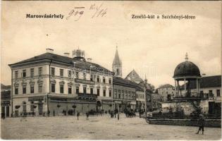 1909 Marosvásárhely, Targu Mures; Zenélő kút a Széchenyi téren, Takarékpénztár, Fonciere pesti biztosító intézet, Bergel Mór Budapesti férfi ruha raktár, Harmath Sándor, Kincs Dávid és Bucher Lajos, Lang Béla ezelőtt Tutsek István, Komoray Márton és Grösszel üzlete / square, well, shops, savings bank (EK)