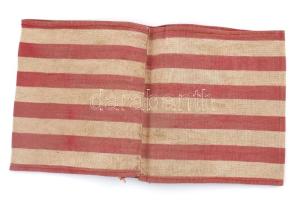 Nyilaskeresztes karszalag, kopott, apró lyukakkal