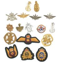 12db modern holland, belga fém sapkajelvény + 1db modern kanadai aranyozott, zománcozott bronz jelvény 4db felvarróval T:1,1- 12pcs of modern Dutch and Belgian metal cap badges + 1db modern Canadian filt, enamelled bronze badges with 4pcs of patched C:UNC,AU