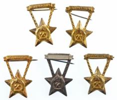 ~1950. Sztahanovista aranyozott kitüntetés miniatűr (4x) + Kiváló Dolgozó részben festett, ezüstözött kitüntetés miniatűr T:1-,2