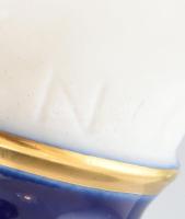 Capodimonte porcelán fiú és lány büszt, 2 db. Biszkvit, ill. kobaltkék-arany mázzal. Jelzett, minimá...