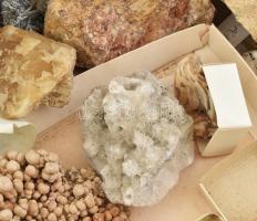 Ásványgyűjtemény, 4 doboznyi, közte tengeri kagyló is, vegyes állapotban