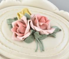 ENS porcelán bonbonier, figurális rózsákkal, kis lepattanások, jelzett, 25x16 cm