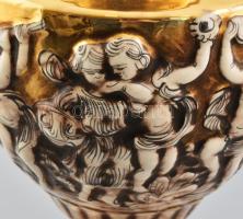 Nagyméretű Capodimonte fedeles váza, jelzett, kopásokkal, m: 47 cm