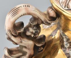 Nagyméretű Capodimonte fedeles váza, jelzett, kopásokkal, m: 47 cm