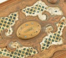 Antik fényképalbum, fém veretekkel gazdagon díszített, bordázott bőrkötésben, csattal, aranyozott la...