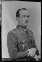 cca 1940 M. királyi katonatiszt, 8 kocka negatív tekercs