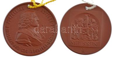 NDK DN 2 db Meisseni kerámia emlékérem "J. F. Bottger (1682-1718)" "Karácsonyi emléké...