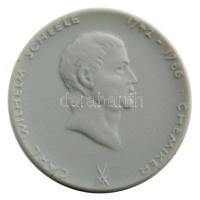 NDK DN Carl Wilhelm Scheele gyógyszerész és kémikus 1742-1786 / Stralsund Numitmatikai Társaság meisseni biszkvit porcelán emlékérem (36 mm) T: UNC NDK ND Carl Wilhelm Scheele Apotheker und Chemiker 1742-1786 / Stralsund meissen porcelain commemorative coin (36 mm)