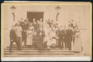 1885 A dán királyi család és vendégei Fredensborgban, keményhátú fotó felirattal, 10,5×16,5 cm