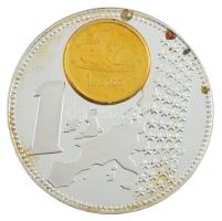 Görögország DN Európai valuták - Görögország ezüstözött Cu-Ni emlékérem, benne 2003. 1c acél aranyozva, tanúsítvánnyal (40mm) T:1 patina Greece ND European Currency - Greece silver-plated Cu-Ni commemorative medallion with 2003. 1 Euro Cent gilded steel coin in it, with certificate (40mm) C:UNC patina
