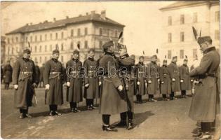 1930 Szeged, Mars téri laktanya udvara, Magyarország tízéves jubileuma, katonai ünnepség darutollas tisztekkel. photo (EK)