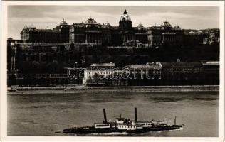 Budapest I. Királyi vár, Fiume szálló (háborúban megsemmisült), &quot;PÉCS&quot; gőzüzemű oldalkerekes vontató hajó