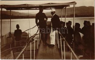 Hajón Pest felé. Dinnyeberki Bozó Pál századparancsnok / Austro-Hungarian K.u.K. military, squadron commander and soldiers on board of a steamship. photo