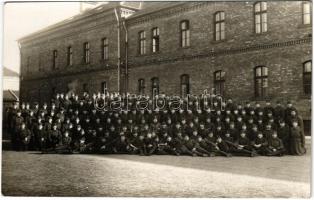 Magyar katonák csoportképe / Hungarian military, group of soldiers. Schäffer Ármin udvari fényképész (Budapest) photo