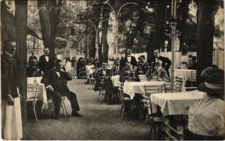 1925 Budapest XV. Rákospalota-Újpest, Horváth Imre nagyvendéglője, kert katonákkal, vendégekkel és pincérekkel (EK)