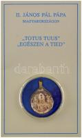 1991. II. János Pál pápa Magyarországon kétoldalas Ag emlékérem füllel, előlapján 2db rubinnal díszítve, tanúsítvánnyal, eredeti díszkiadásban (0,999/~29mm) T:1- patina