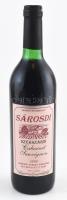 1996 Sárosdi Szekszárdi Cabernet Sauvignon, bontatlan palack száraz vörösbor, 13 % pincében szakszerűen tárolt, a hátsó címkén kis sérüléssel, 0,75 l.
