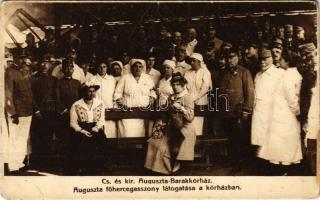 Cs. és kir. Auguszta barakk kórház, Auguszta főhercegasszony látogatása a kórházban. Kiadja Kovács Ignácné 1917 (EK)
