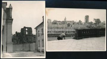 1960 Varsó, a II. világháborúból maradt épületromok, 2 db fotó, a hátoldalon feliratozva, 11x8 cm / Warszawa, Warsaw, ruins left from WWII, 2 photos