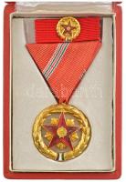 1957. Szocialista Munkáért Érdemérem zománcozott fém kitüntetés mellszalagon, szalagsávval, miniatűrrel, dísztokban T:1- NMK 604.