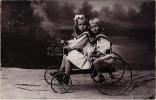 1910 Karánsebes, Caransebes; kislányok / girls. photo (kis szakadás / small tear)