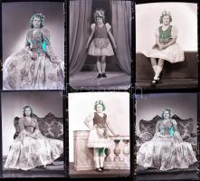 Fiatal hölgy(ek) díszes, magyaros ruhákban, 11 db fotónegatív, részben színezettek, 11,5x8,5 cm