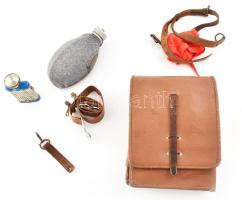 Kisdobos felszerelés: térképész táska, öv, kendő, fém kulacs szövet borírással, kopott elemlámpa, a táska sérült övvel.