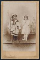 cca 1890 Testvérpár fotója, keményhátú fotó Berze Gyula aradi műterméből, 16x10 cm